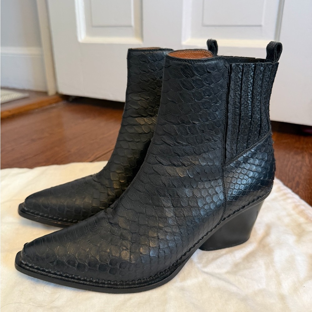 Sartore Black Snake booties
